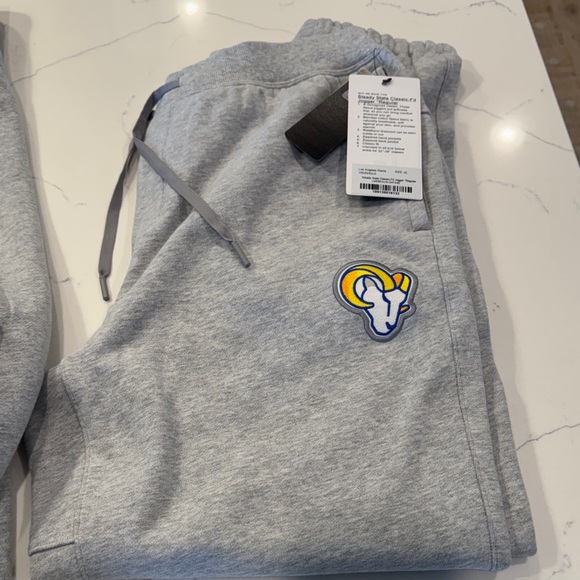 Lululemon x NFL Los Angeles Rams Gray Steady State Crewneck and joggers - Picture 9 of 13